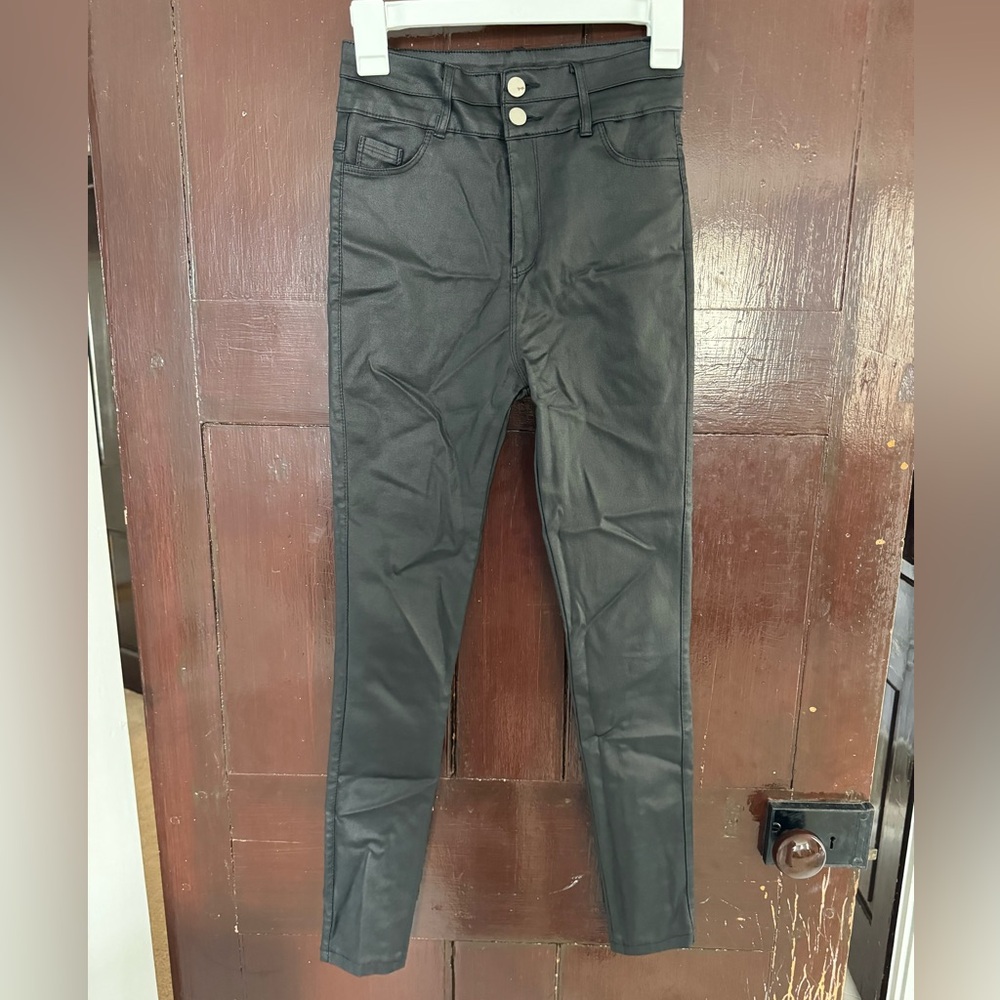 APPERLOTH faux leather skinny pants